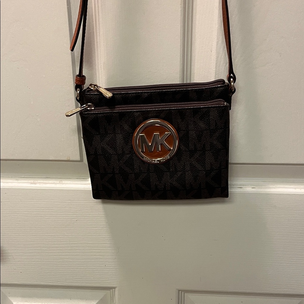 EUC Michael Kors Fulton Metal Logo Signature Canvas Crossbody Bag Leather Strap